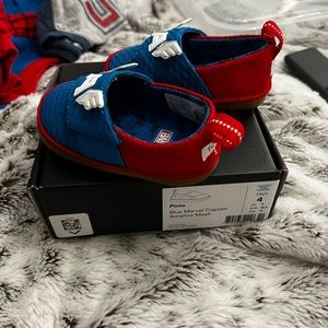 NEW IN BOX!  Captain America Toms size 4